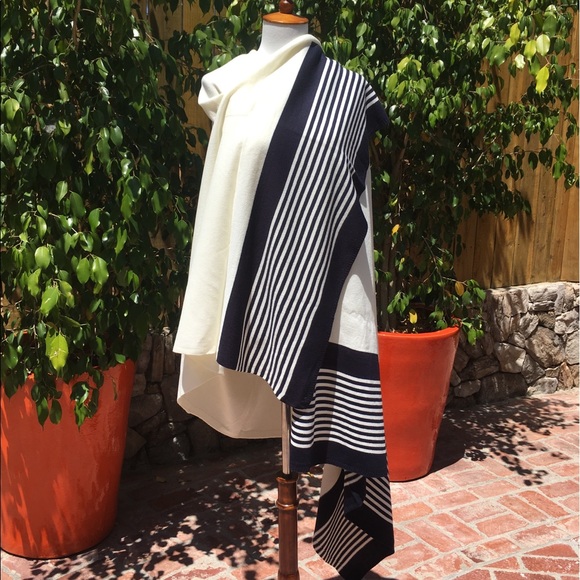 Ann Taylor Accessories - 🎉Host Pick🎉 Ann Taylor Wrap Scarf